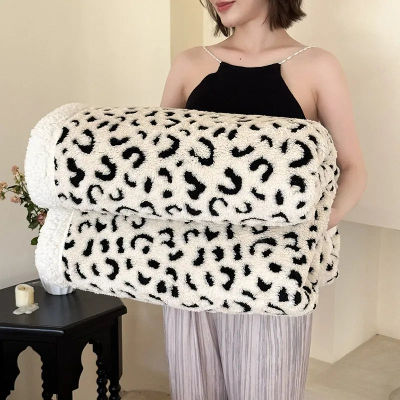 Double-layer cationic jacquard taffeta blanket with leopard print pattern in camel colour