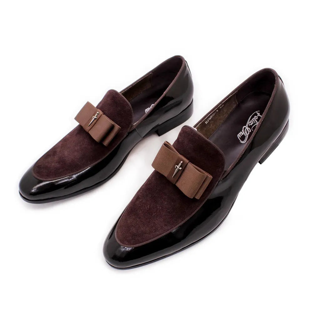 Men's low-top leather shoes in patent black with a tassel detail and rubber sole.
