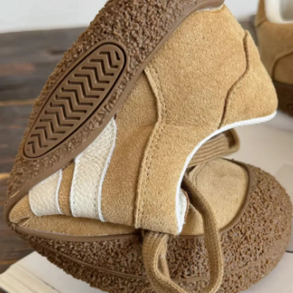Women's lace-up casual sneakers with flat rubber sole, round toe, mixed upper, in camel or grey