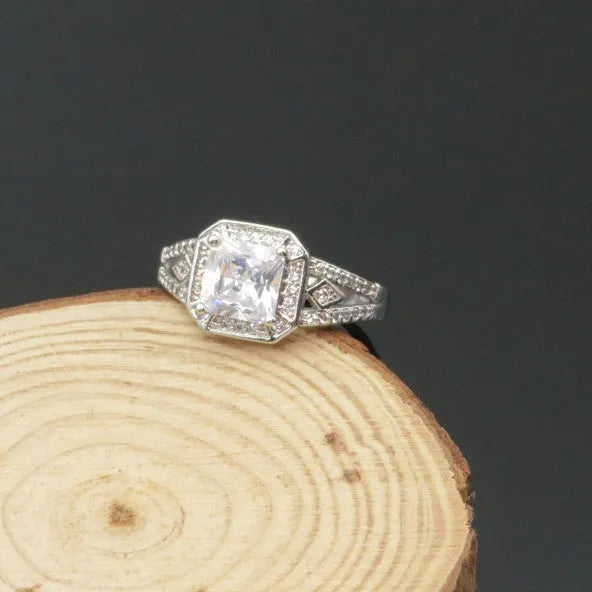 Geometric hollow women's ring with quadrilateral pattern and zircon stones in platinum finish