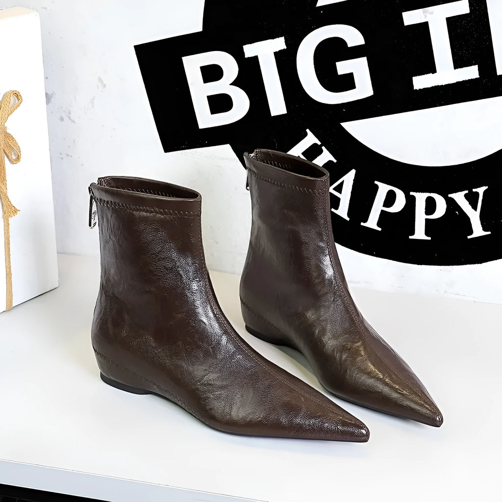 Retro women's wedge boots with hidden heel 3-5cm in black with velvet lining, rubber sole, low tube shaft