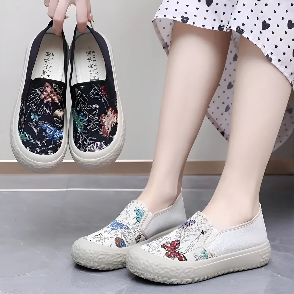 Women's Old Beijing-style slip-on canvas shoes in black or white with a round toe and plastic sole.