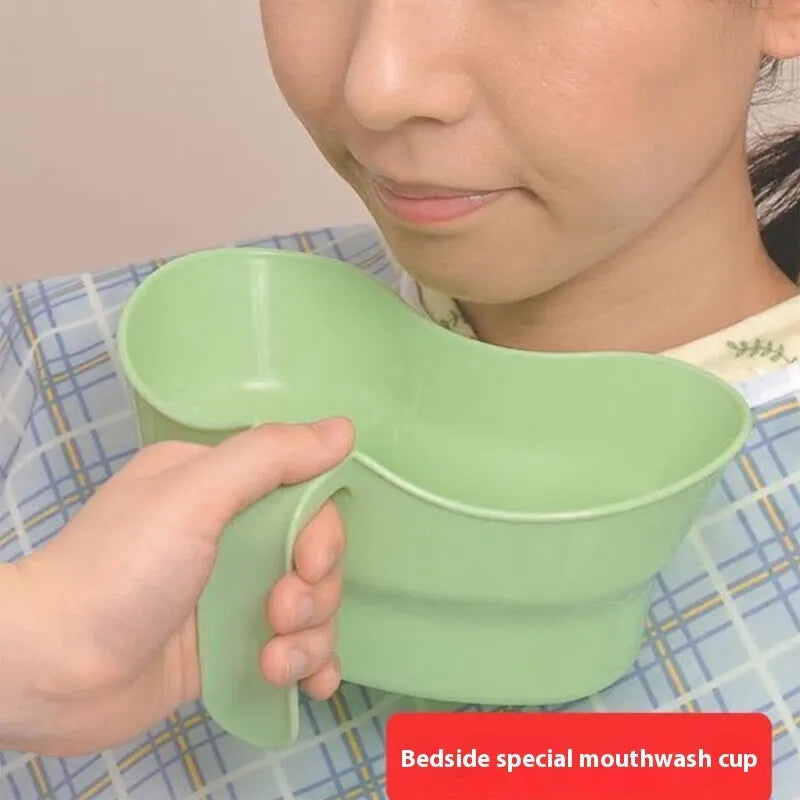 Green plastic nursing mouthwash cup for bedridden elderly oral care