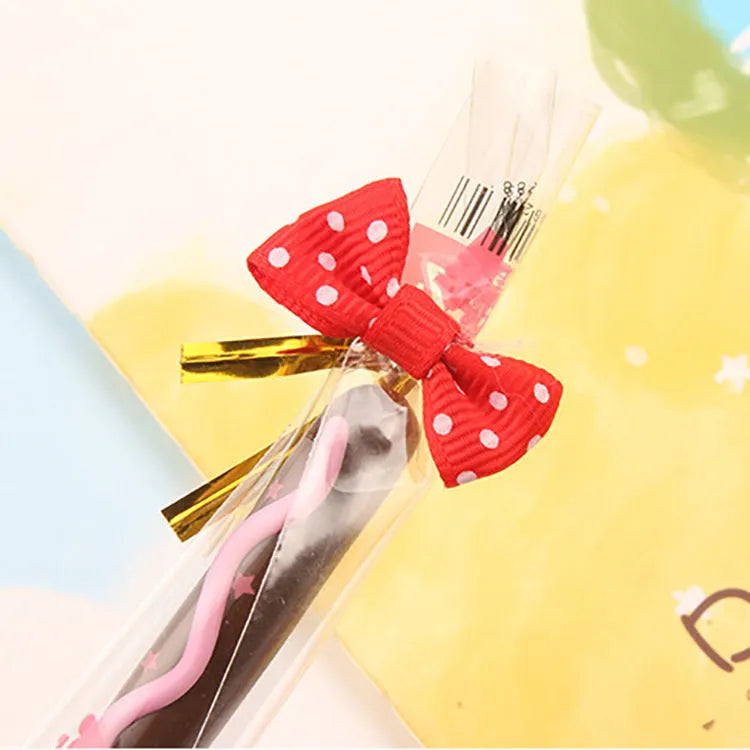 Plastic biscuit-themed fountain pen with 15cm black gel ink body and 0.38mm tip