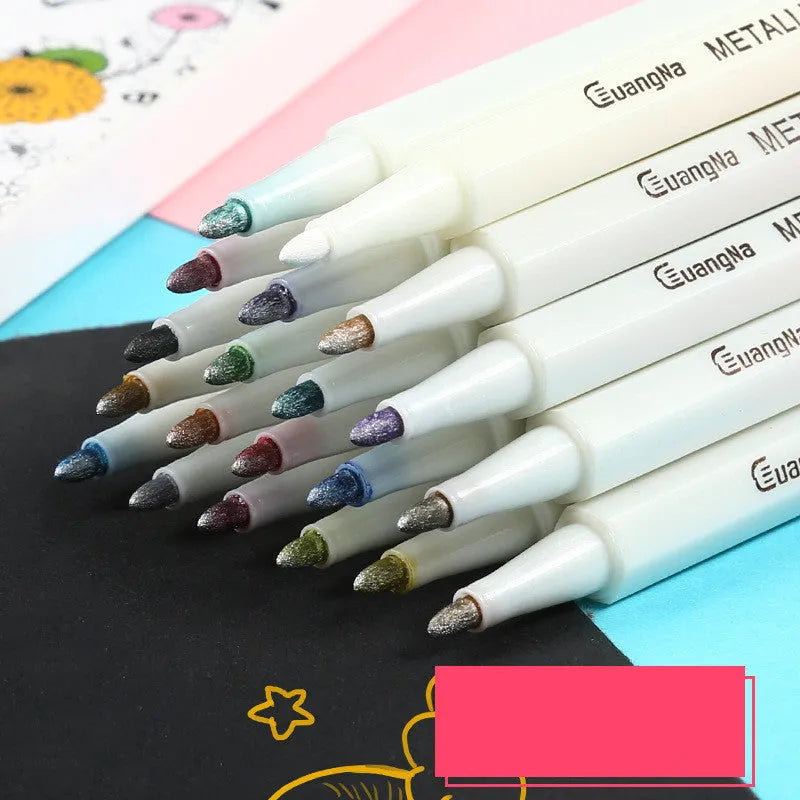 Black colouring pen set in a box for use on card albums and metal surfaces.