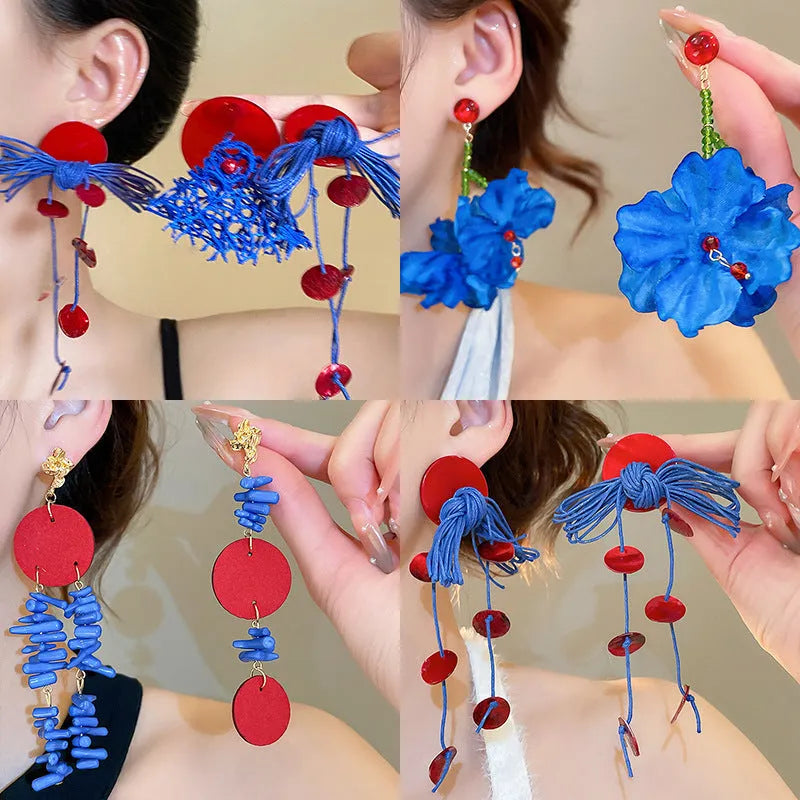 Women's geometric earrings with silver needle blue resin flower design and round elements
