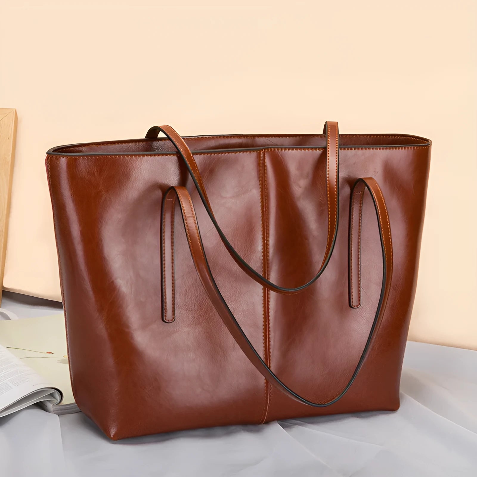 Genuine leather women's shoulder bag in European retro style with internal compartments