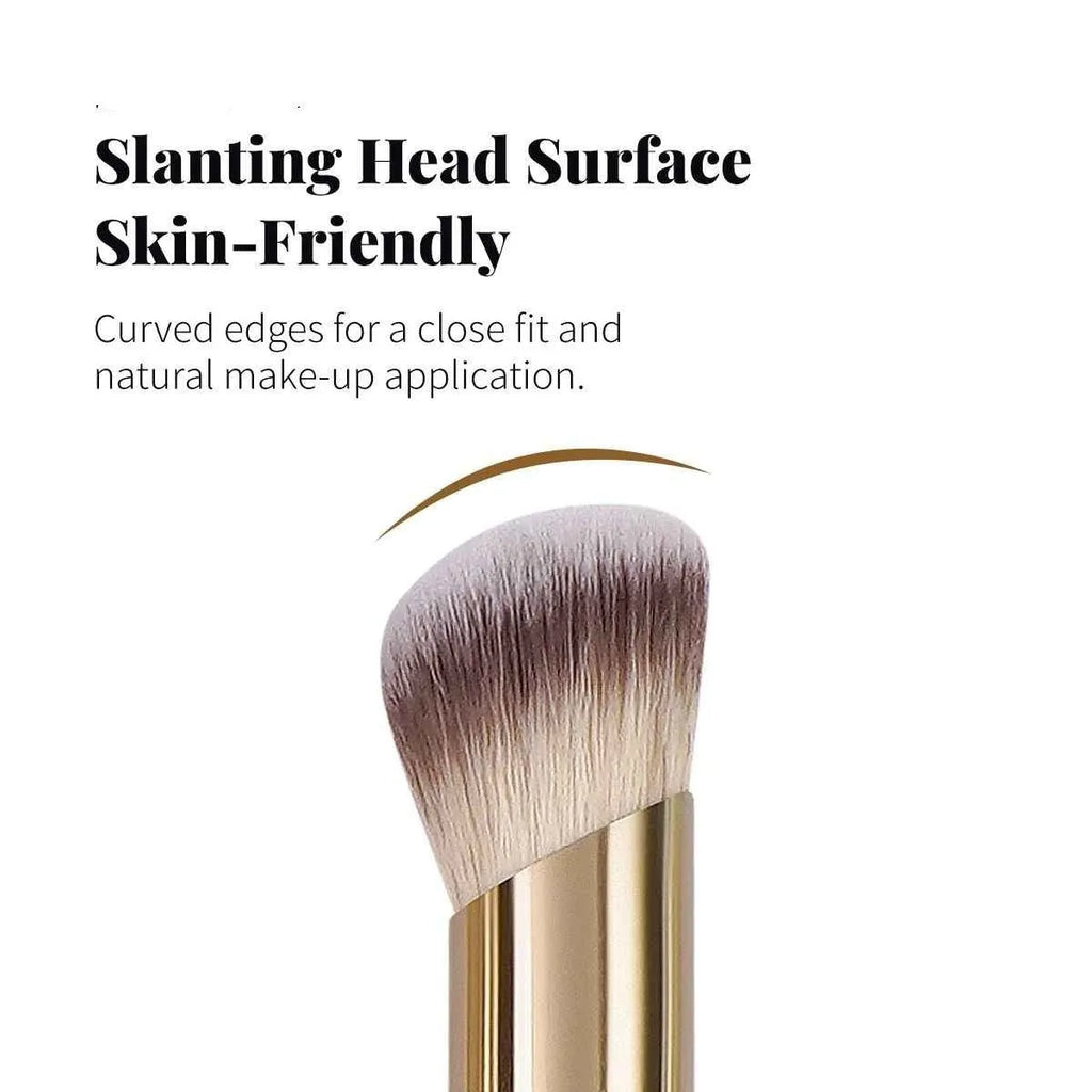 Apricot-coloured angled synthetic makeup brush from a five-piece MAANGE set for blush and powder application.