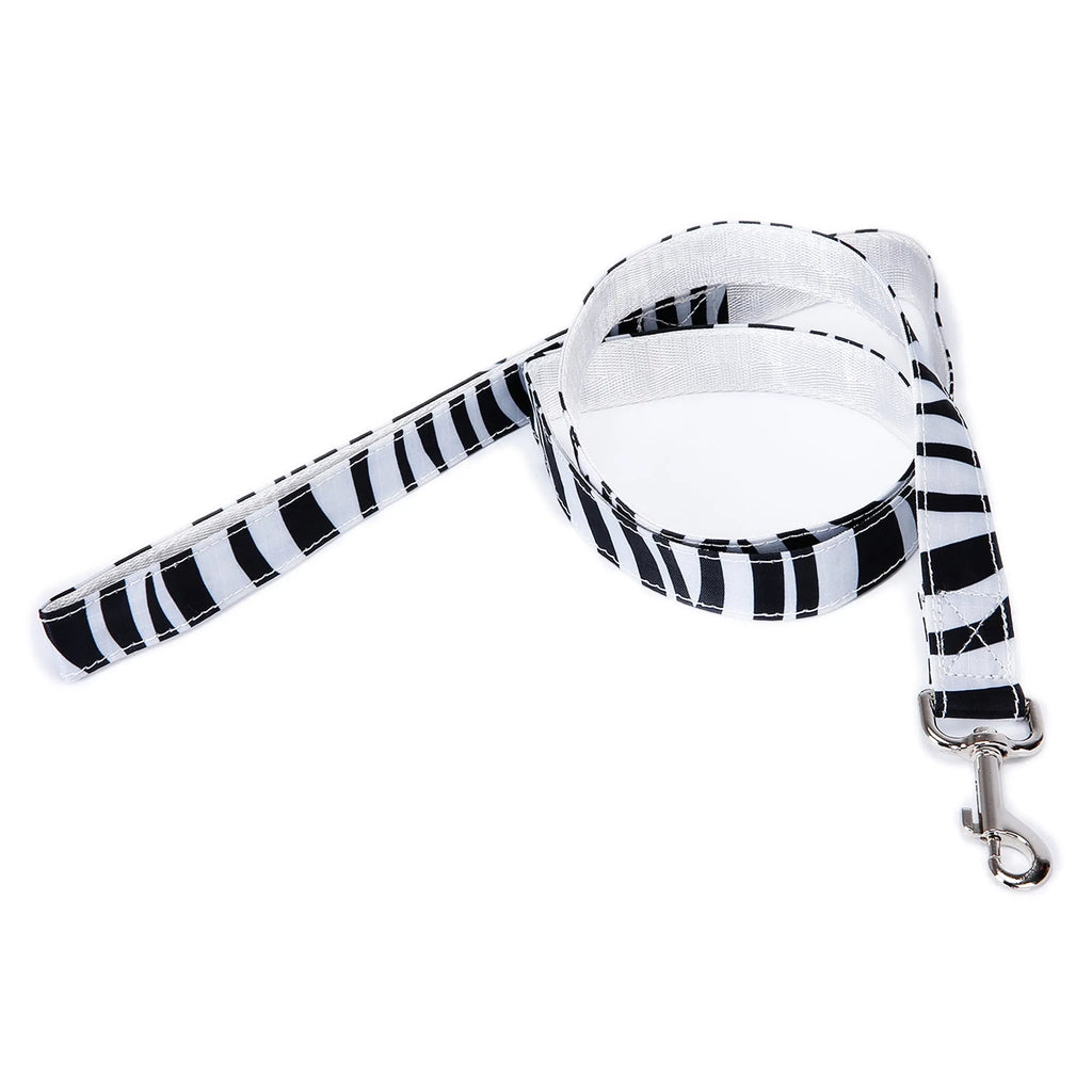 Black pet traction rope with plaid stripes, showing adjustable hand loop and 120cm length.