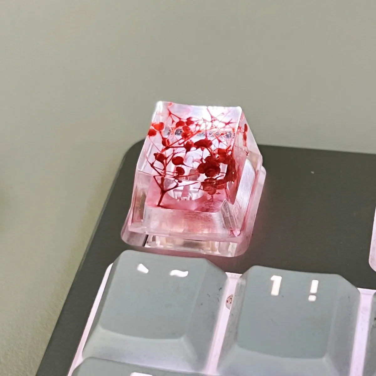 Transparent resin keycap with starry sky pattern in four colour options for mechanical keyboards