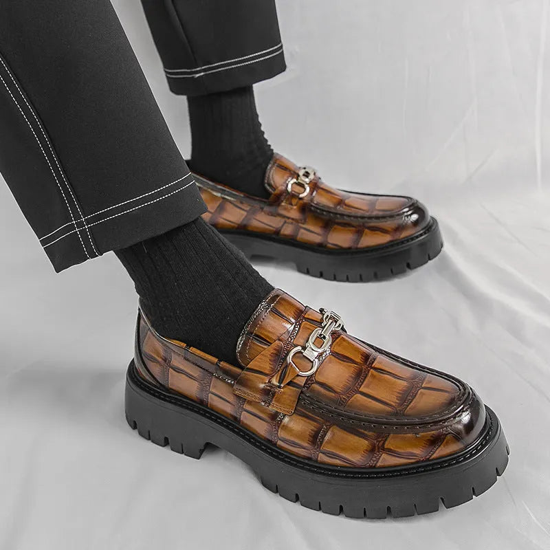 Men's crocodile pattern leather loafers with flat heel in black, brown and yellow colours