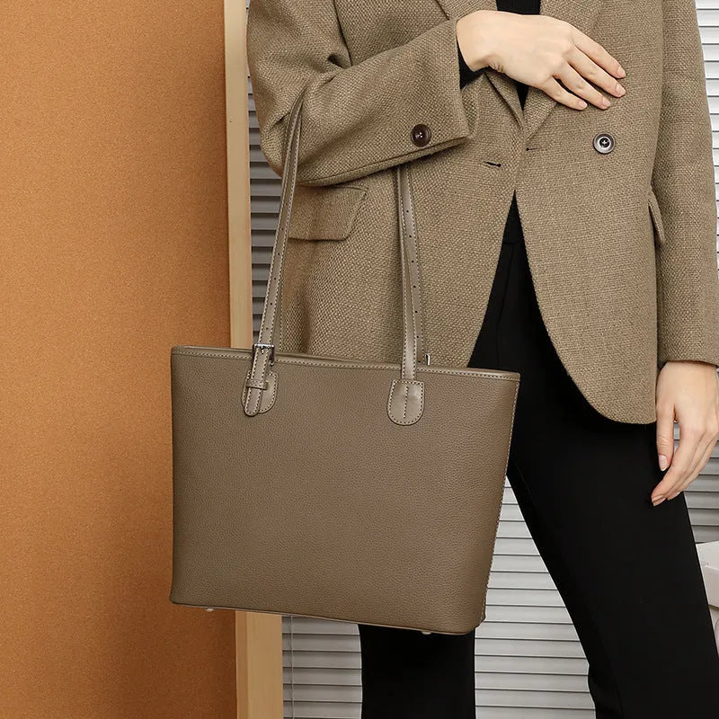 Genuine leather women's tote bag in retro style with organisational compartments