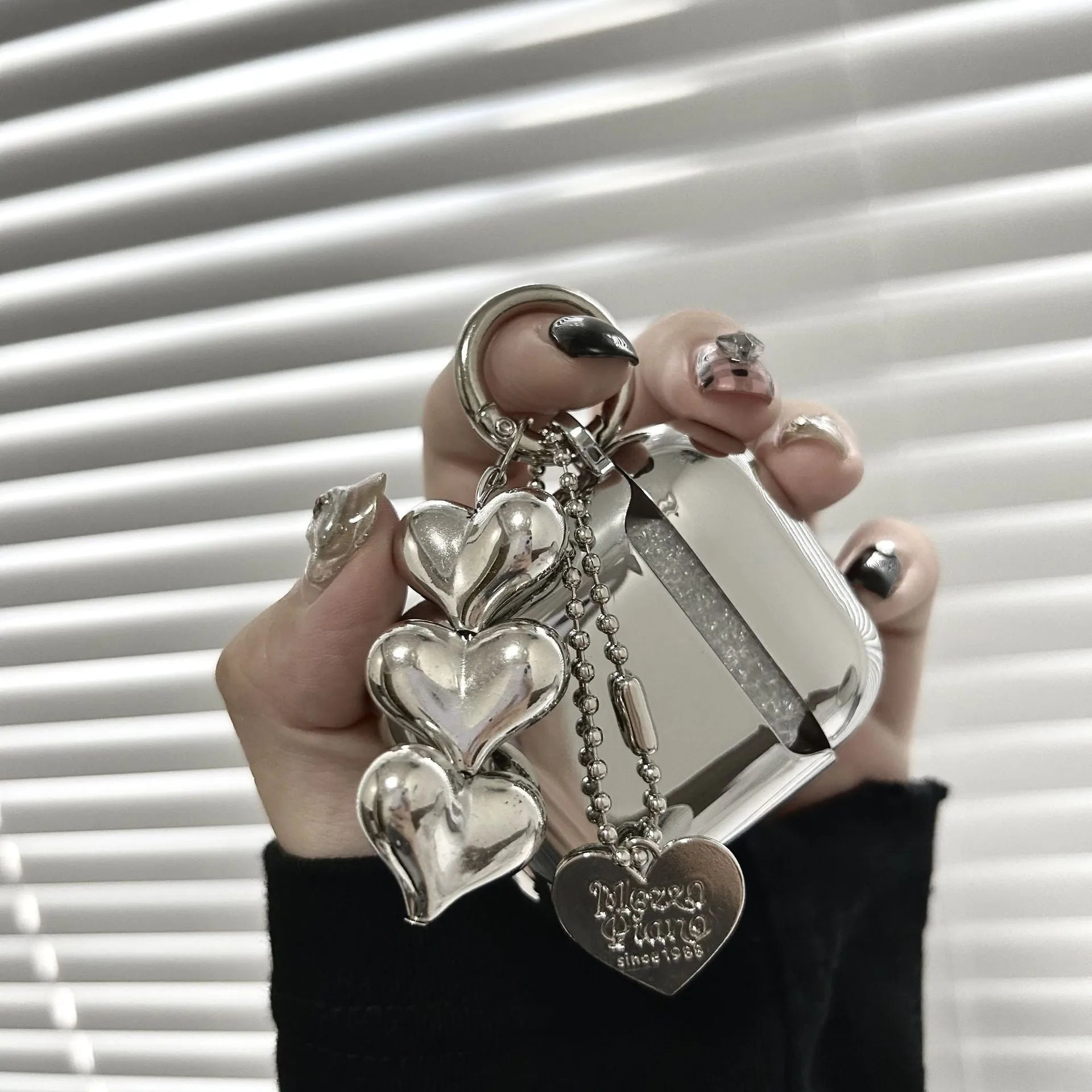 Electroplated solid colour TPU headphone case with heart pendant decoration and chain, for AirPods Pro and iPhone 12.