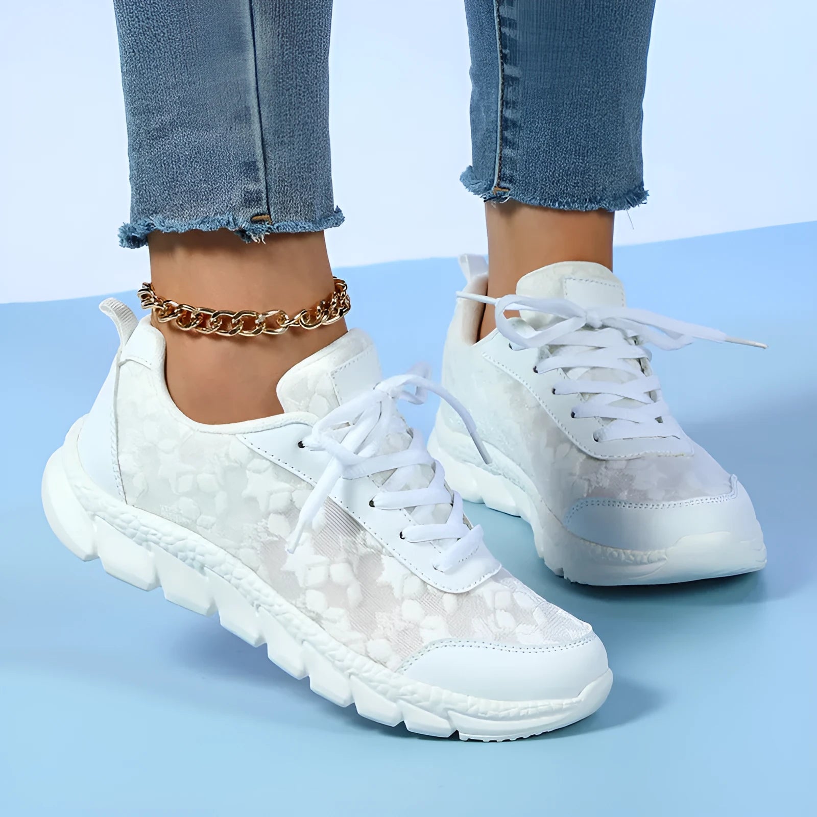 Breathable lightweight white women's casual sports shoes low top mid heel MD sole round toe lace-up
