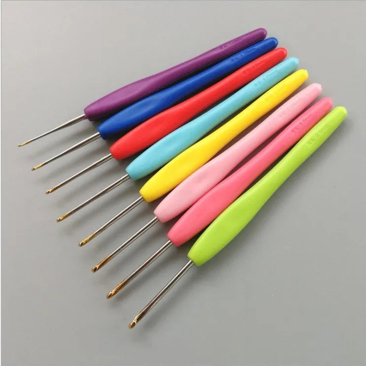 Complete set of 16 crochet hooks with soft and hard handles in a PU storage bag.