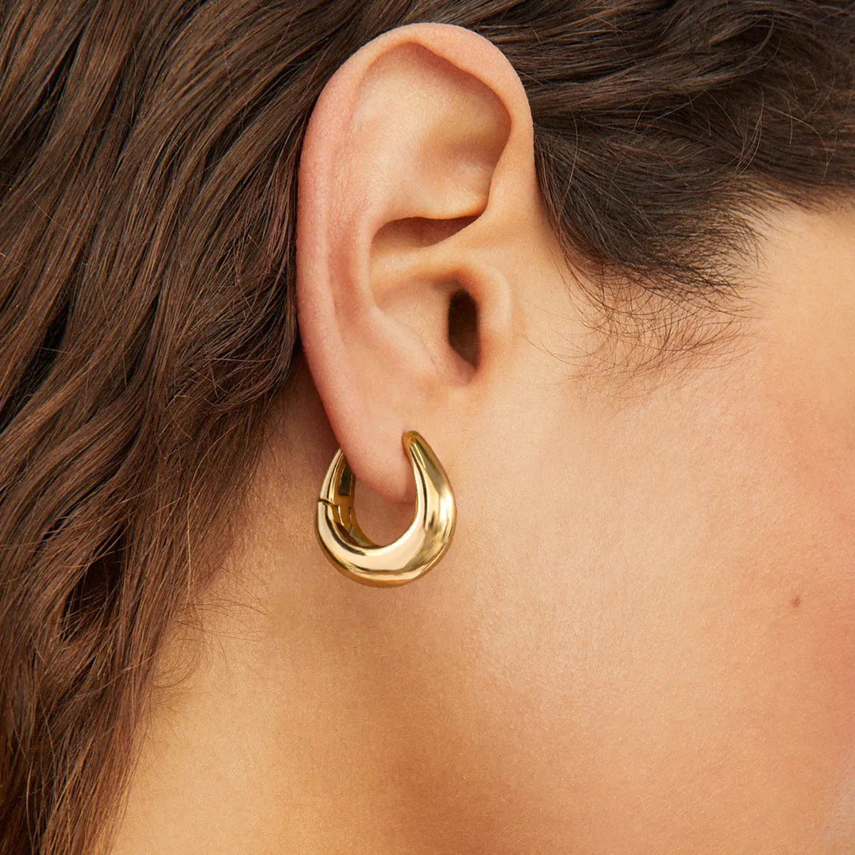 18K gold titanium steel clip-on earrings, geometric ellipse shape, light luxury design, stainless steel with electroplated finish