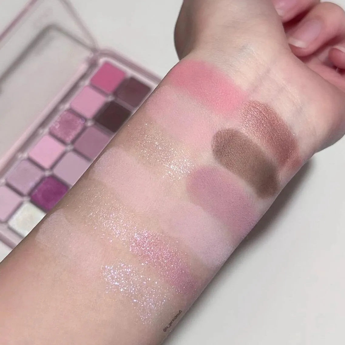 Creative Home eye shadow palette showing 12 colours including peach apple and cherry plum shades