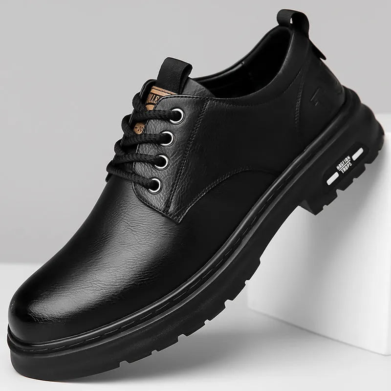 Men's retro casual shoes in black with round toe and visible stitching detail