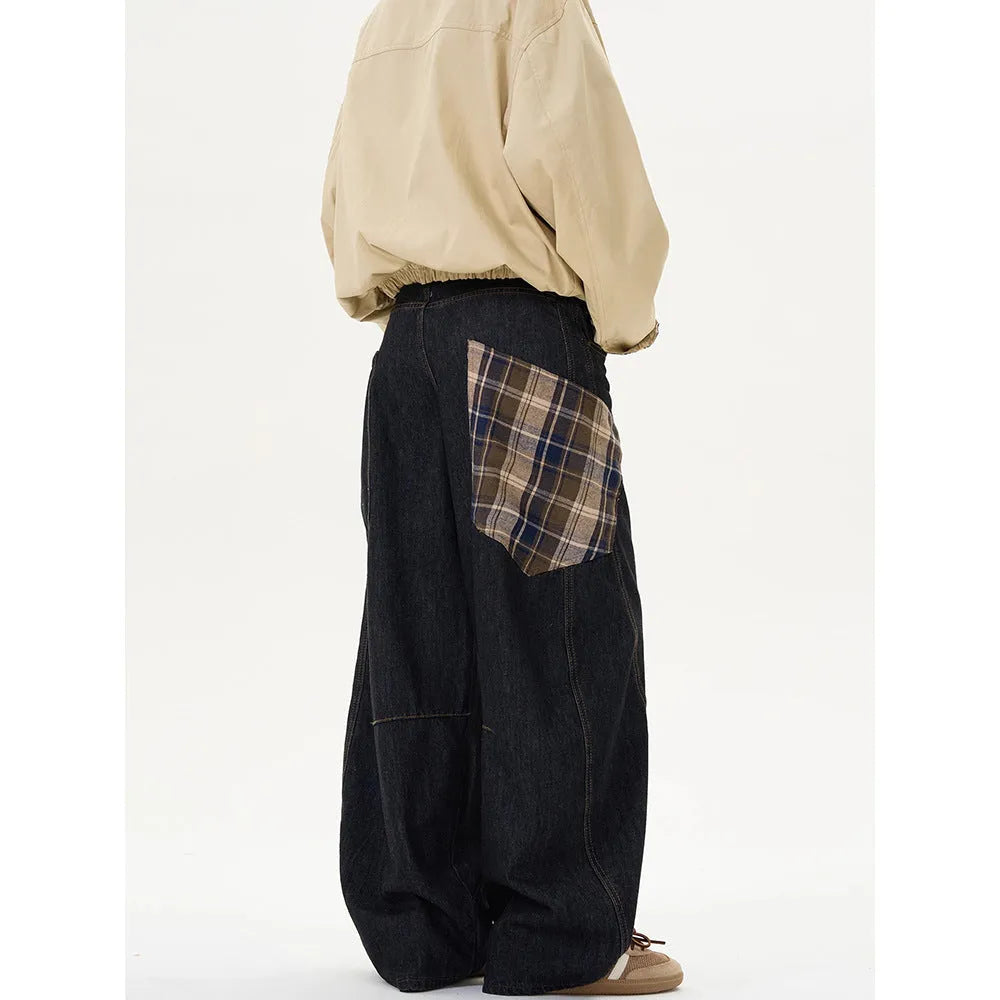 Women's loose-fitting plaid trousers in straight-leg cut with mid waist