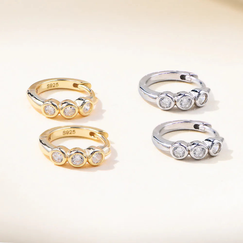 Pair of C-shaped 925 silver earrings with diamond treatment, available in yellow or white, geometric round and oval design