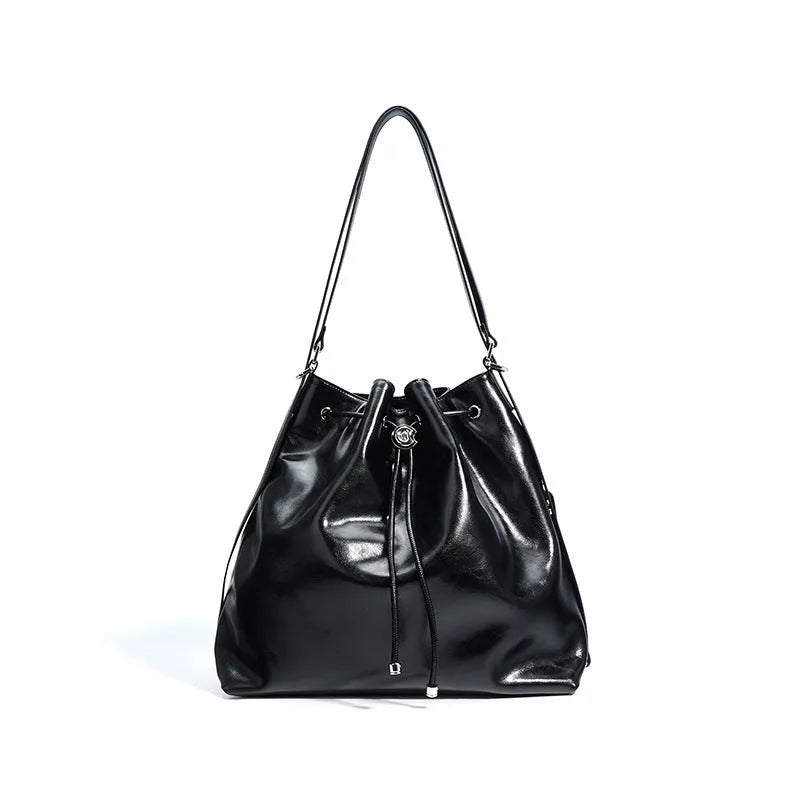 Genuine leather one-shoulder bucket bag in retro style with multiple internal compartments
