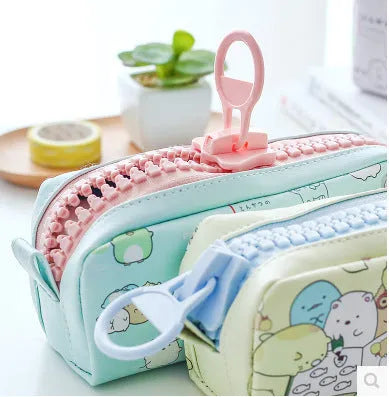 Corner animal pencil case in leather with cartoon design, compact 9.5cm x 7cm stationery holder.