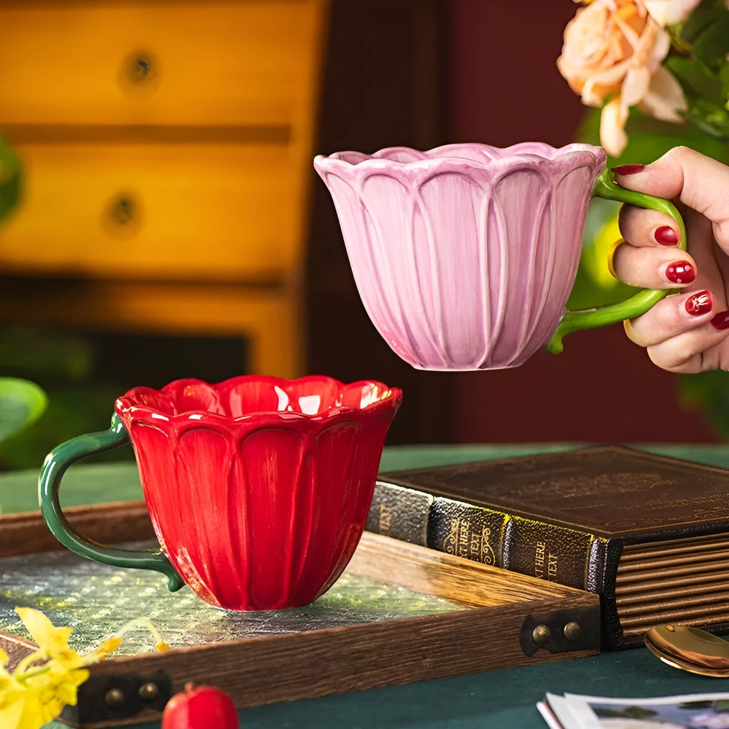Ceramic breakfast cup with floral pastoral pattern and 500ml capacity