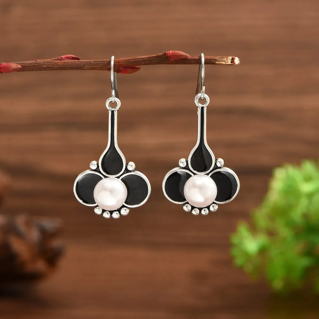 Silver retro fashion creative women's earrings with electroplated finish on alloy construction