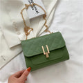 Women's diamond lattice chain crossbody bag in solid colour with adjustable shoulder strap