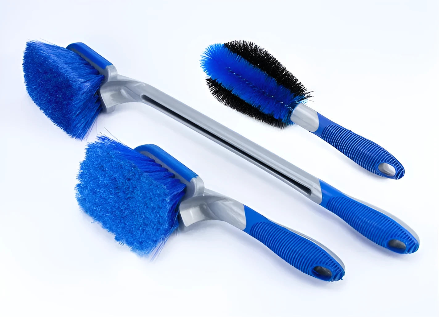 Car tire wheel brush with long handle and twisted yarn bristles for cleaning alloy wheel hub
