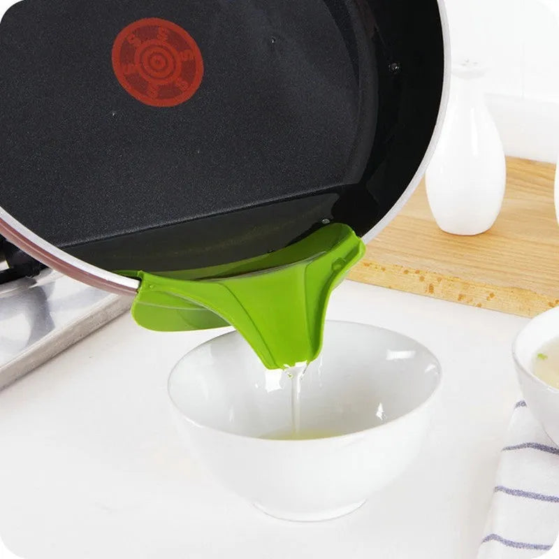 Green silicone kitchen funnel with 12cm diameter curved design for round pots