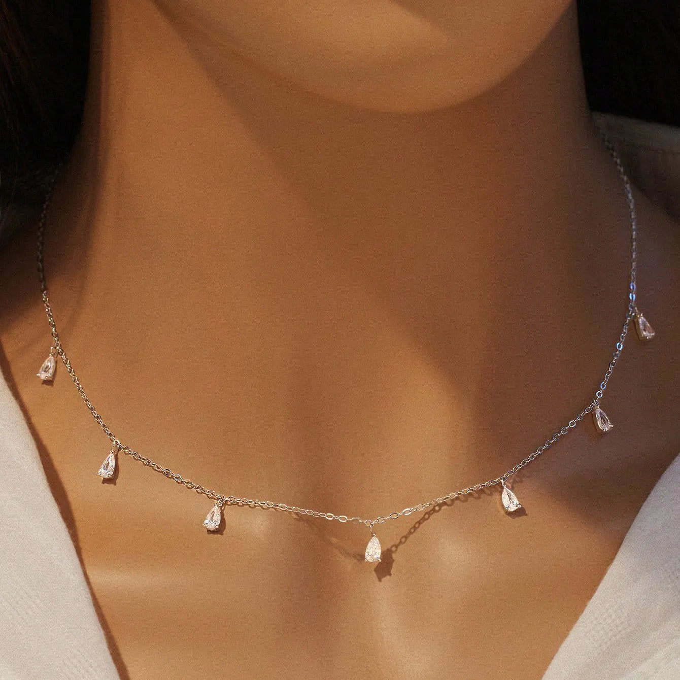 Drop-shaped artificial zircon pendant on an adjustable O-chain necklace in a choice of silver, rose gold, or golden yellow finish.