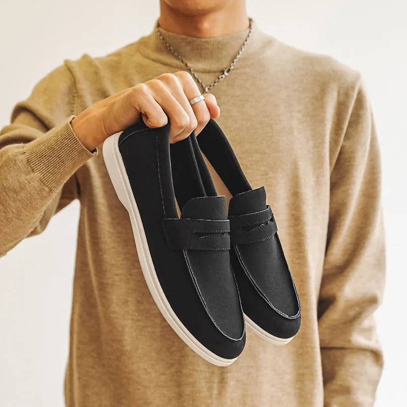 Men's suede leather casual shoes in British style with vulcanised rubber sole and round toe
