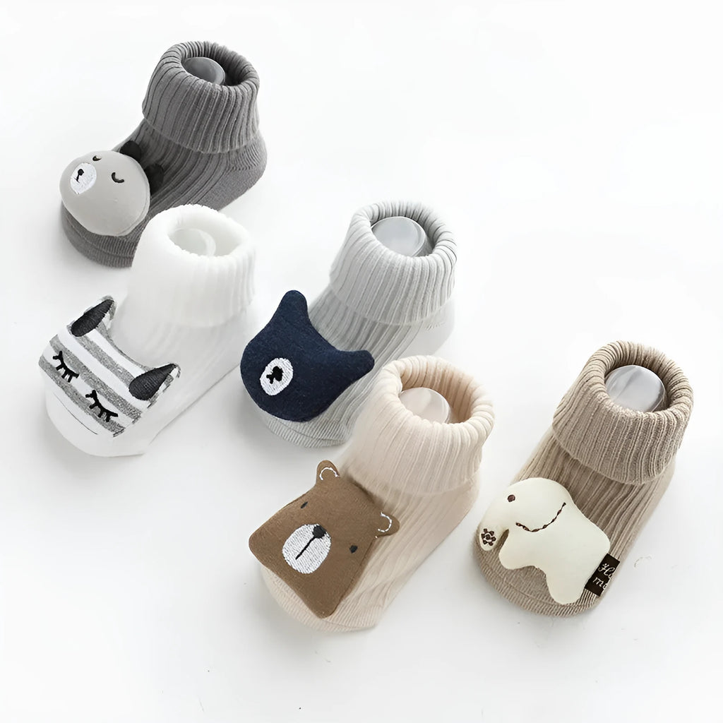 Baby socks with non-slip soles in combed cotton, showing colour options and size chart