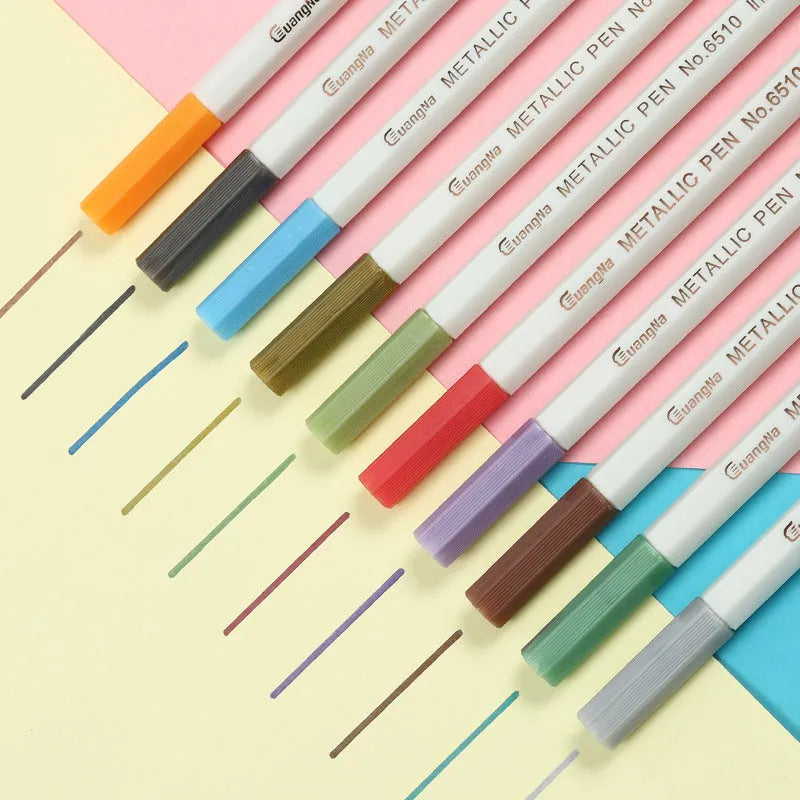 Black colouring pen set in a box for use on card albums and metal surfaces.