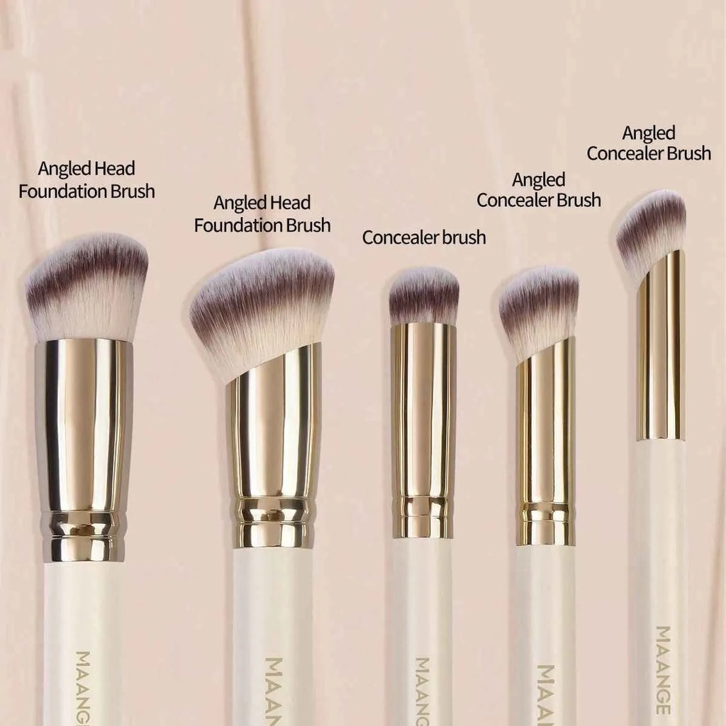 Apricot-coloured angled synthetic makeup brush from a five-piece MAANGE set for blush and powder application.