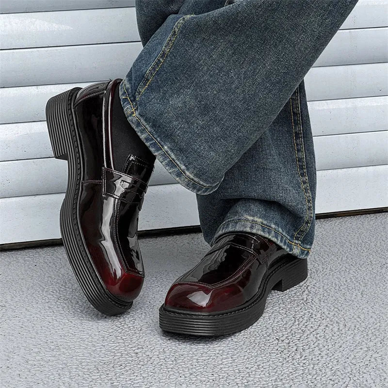Men's square toe casual leather shoes in solid colour with thick rubber sole and sewing thread detail