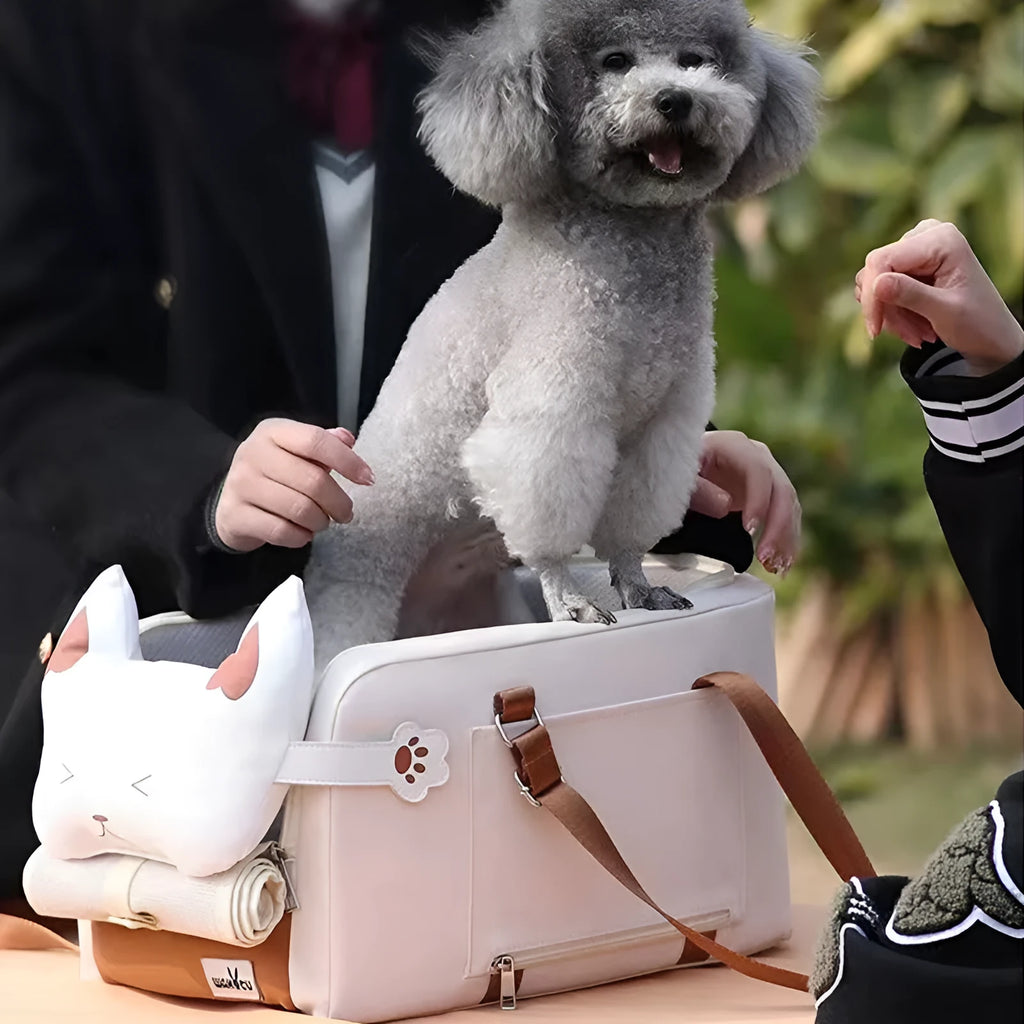 Beige hard-sided pet flight case with one shoulder strap, dimensions 43x25x22.5cm.