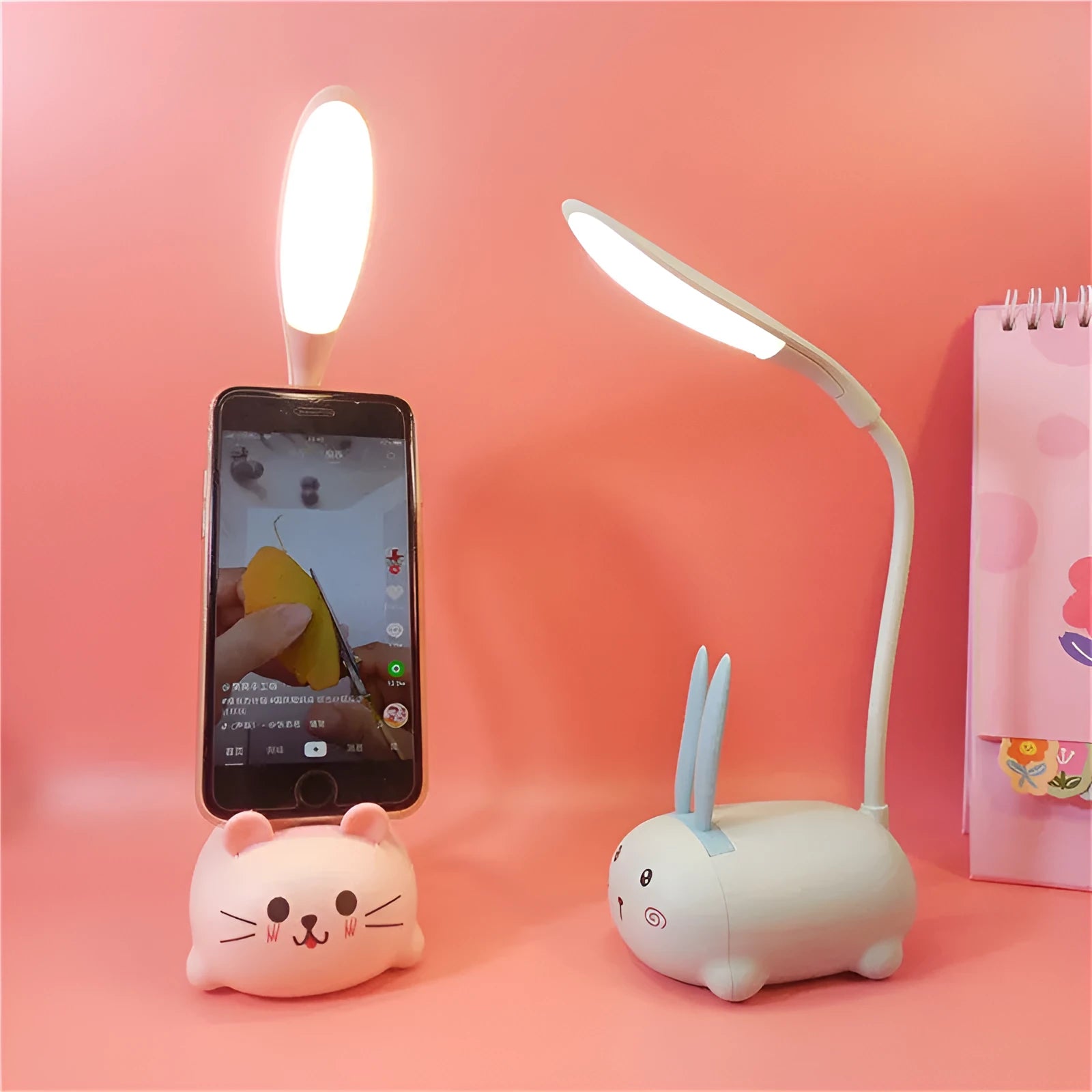Cartoon kitten learning table lamp with USB power, plastic shade, available in blue, green, pink, white