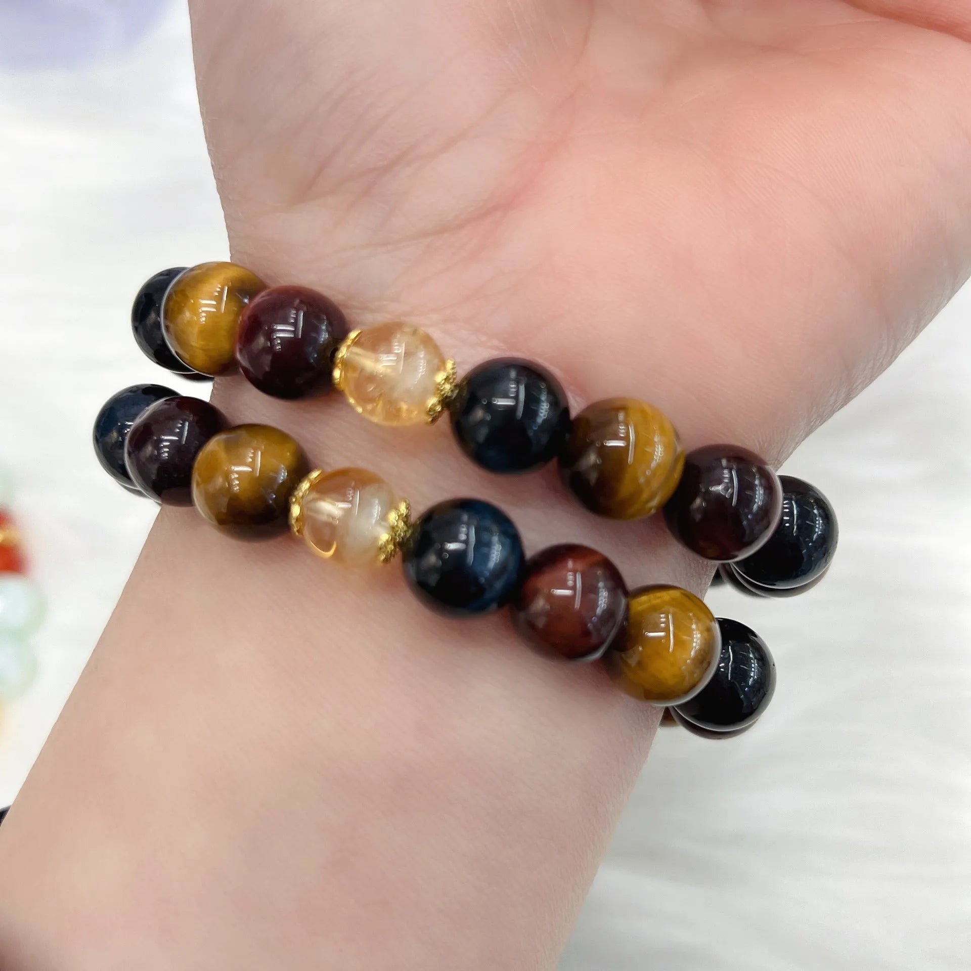 Natural tiger eye stone round beads on a Maillard chain bracelet, 18cm long.