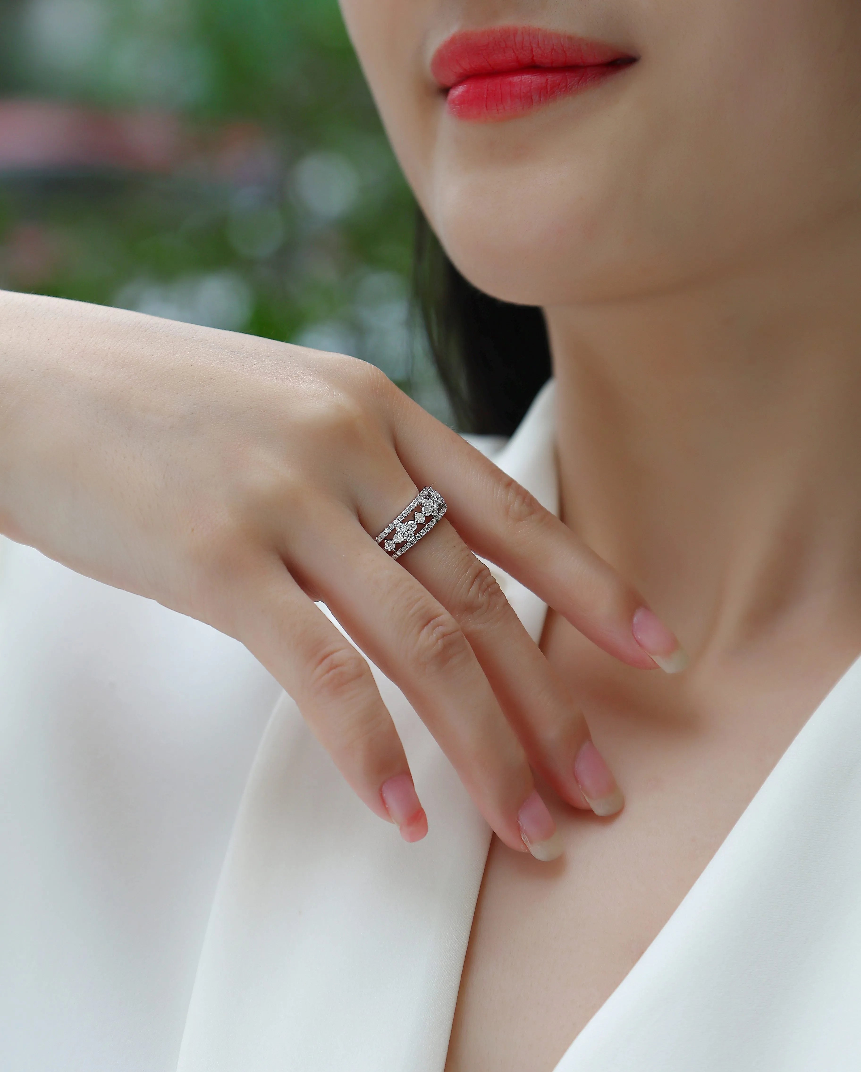 Moissanite wedding ring set on white background, S925 silver with platinum plating, ring size 7, includes GRA certificate and gift box