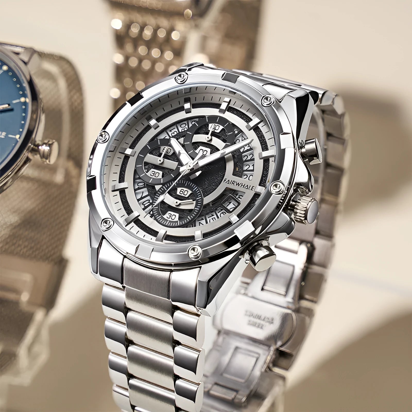 Men's waterproof quartz watch with luminous hands on stainless steel strap