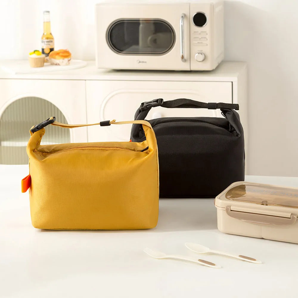 Insulated lunch bag in Oxford cloth with wide opening, shown in Army Green colour.