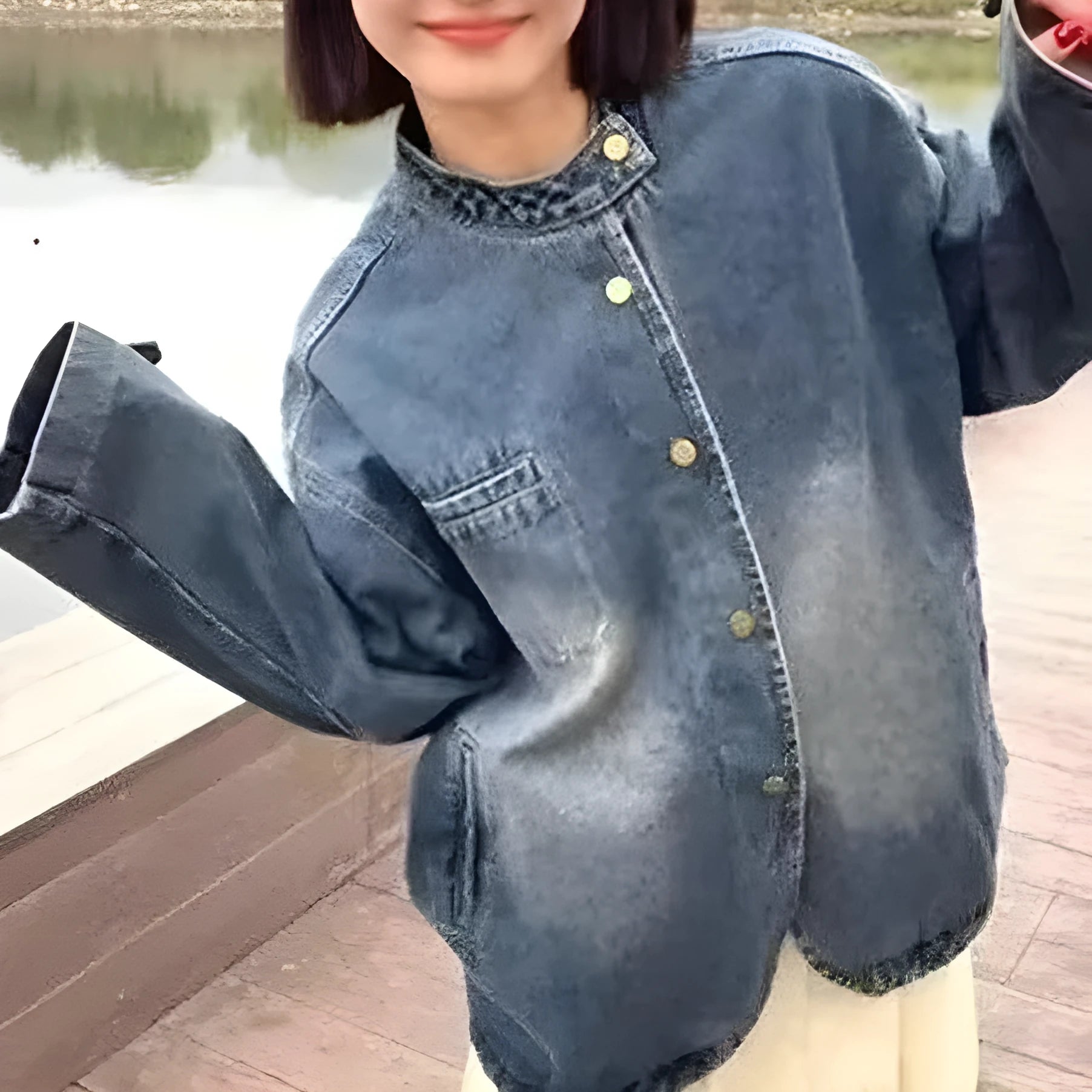 Loose slim casual commuter blouse for women in blue with side seam pockets and straight hem