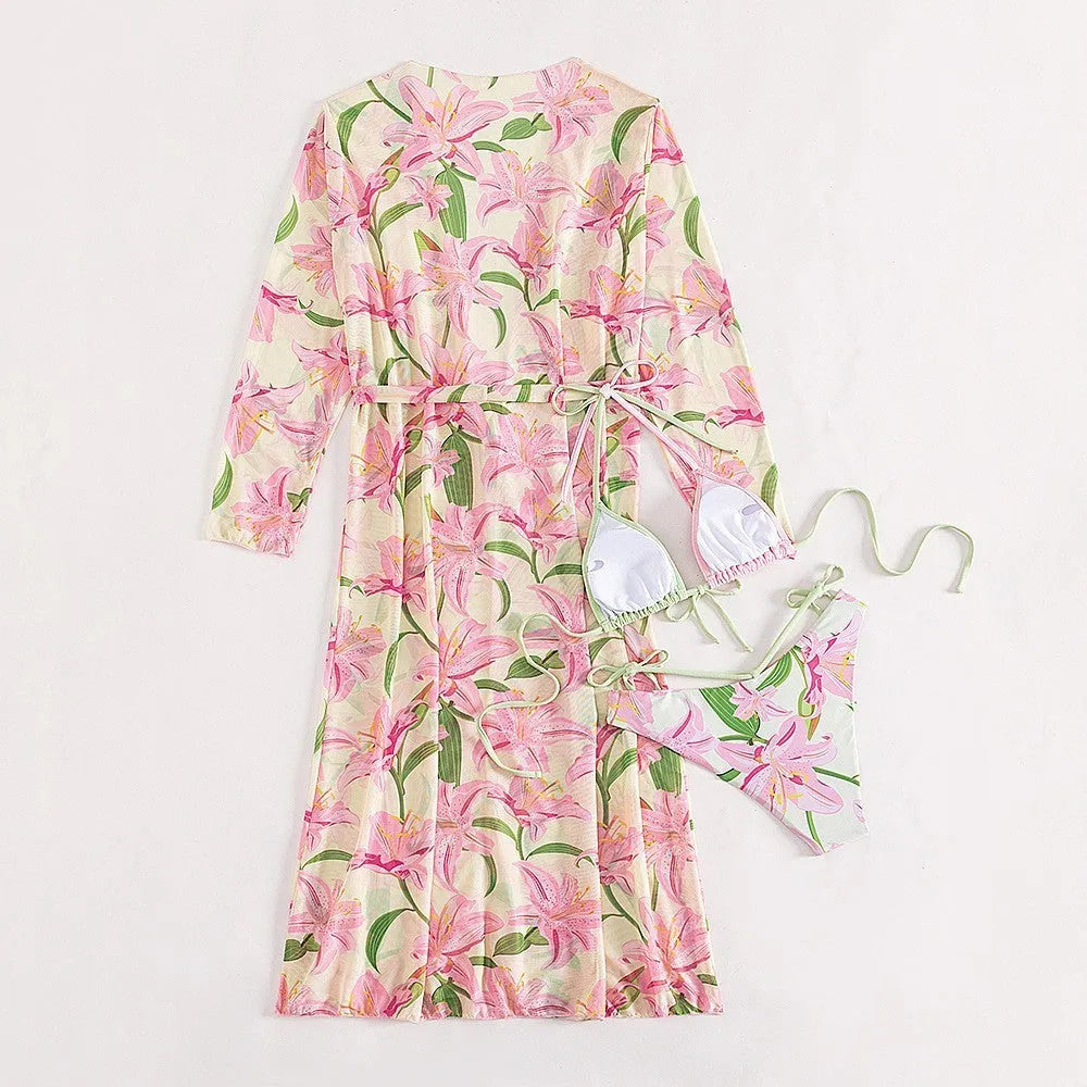 Printed bikini swimsuit for women, shown in the style of picture one, for swimming and wading.