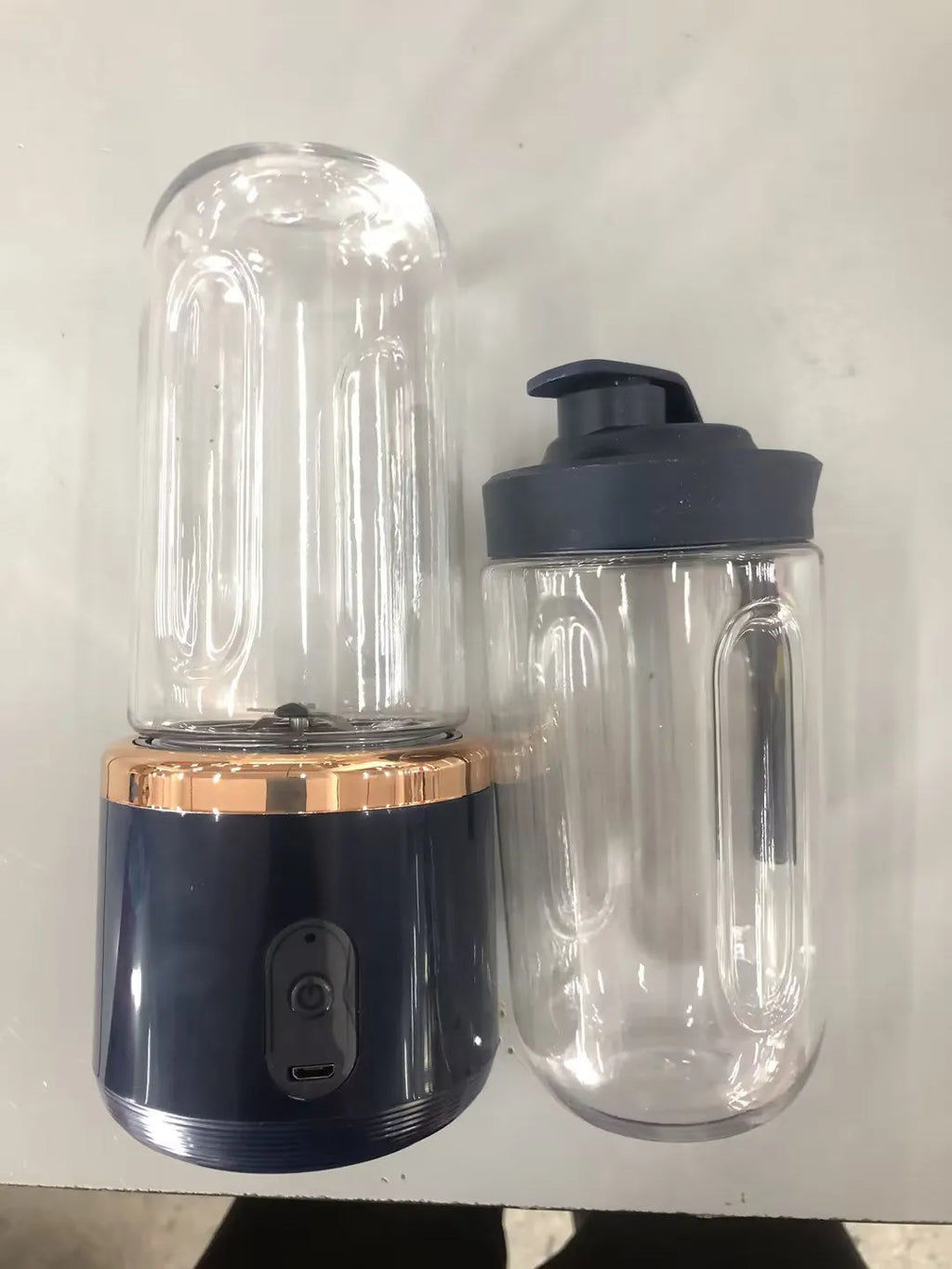 Tunisian dark blue portable USB blender juicer with six blades and plastic body