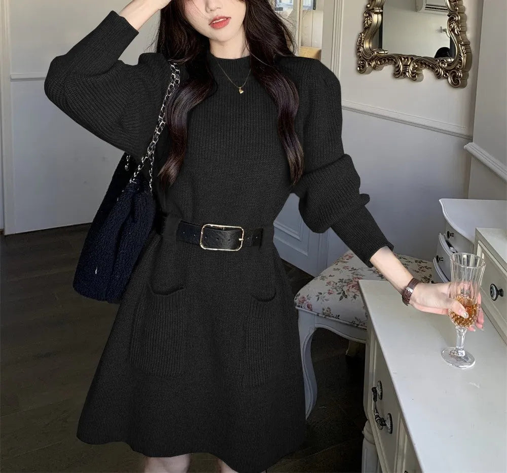 Women's long sleeve loose knitted dress with high waist and black belt in polyester fabric