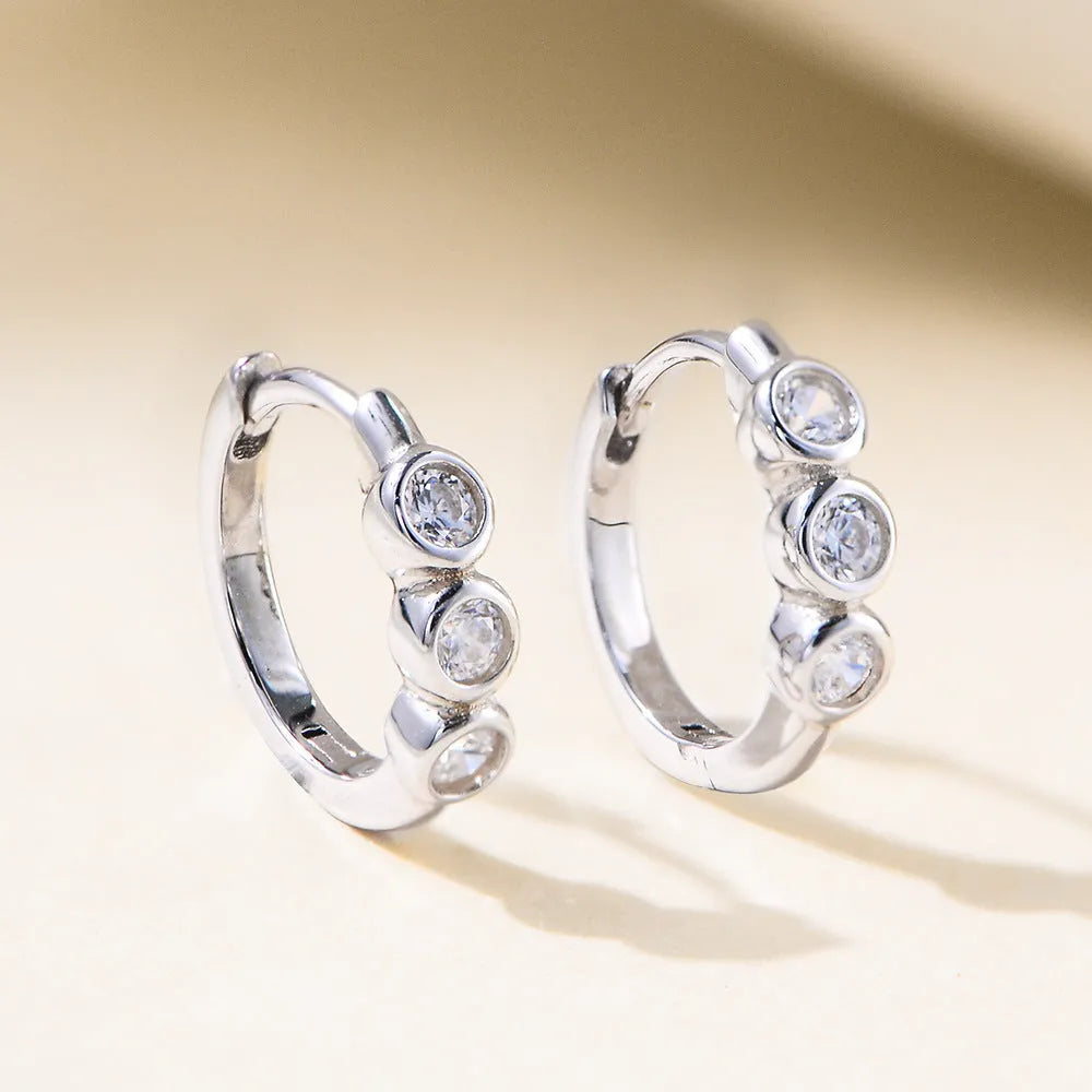 Pair of C-shaped 925 silver earrings with diamond treatment, available in yellow or white, geometric round and oval design