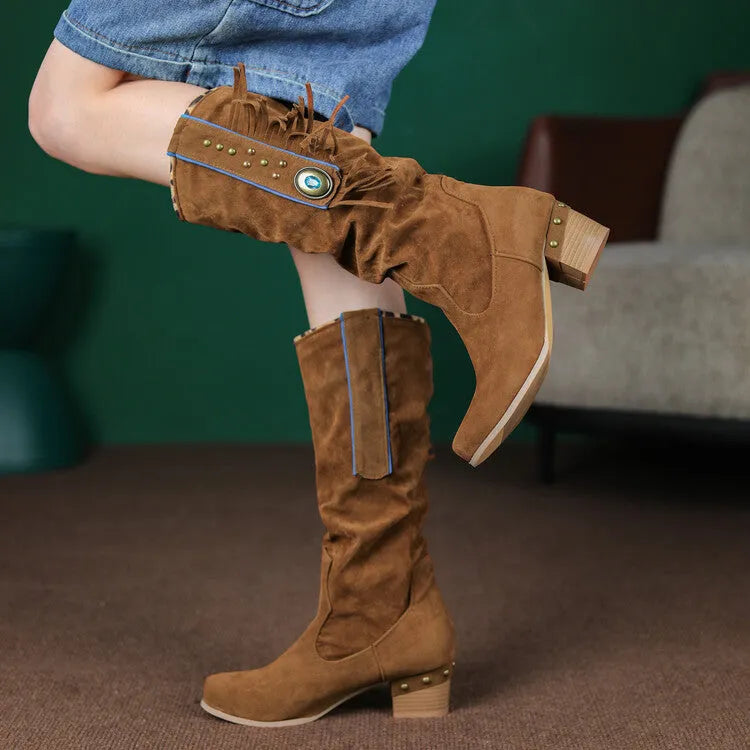 Woman square heel shoe booties in faux suede with rubber outsole, black colour option