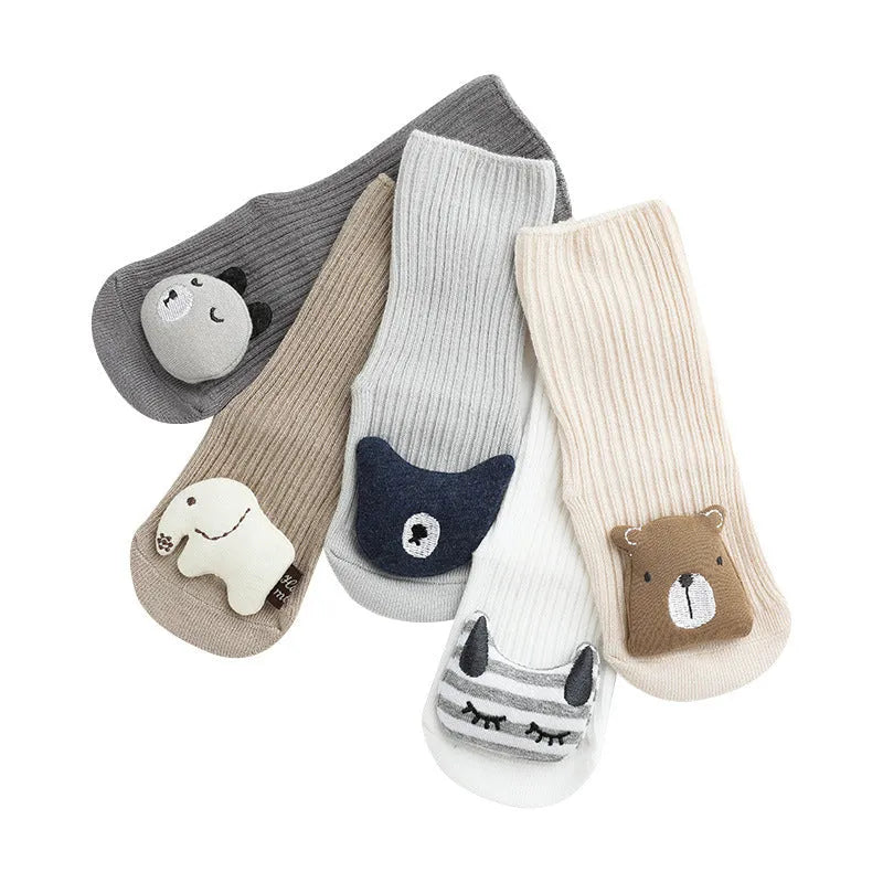 Baby socks with non-slip soles in combed cotton, showing colour options and size chart